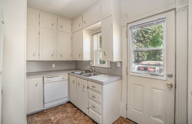 212 W Locust St unit B, Mount Pleasant, MI 48858 - photo 4