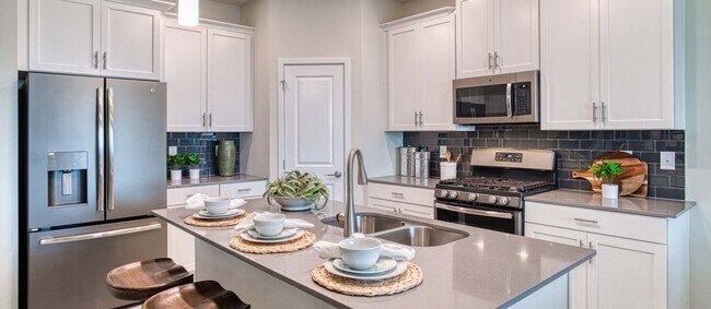 2396 Volunteer Ave unit 36037786, Kissimmee, FL 34744 - photo 3