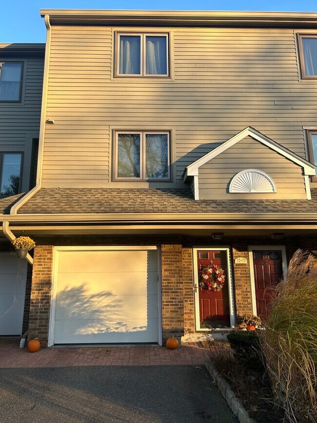 882 N Colony Rd, Meriden, CT 06450