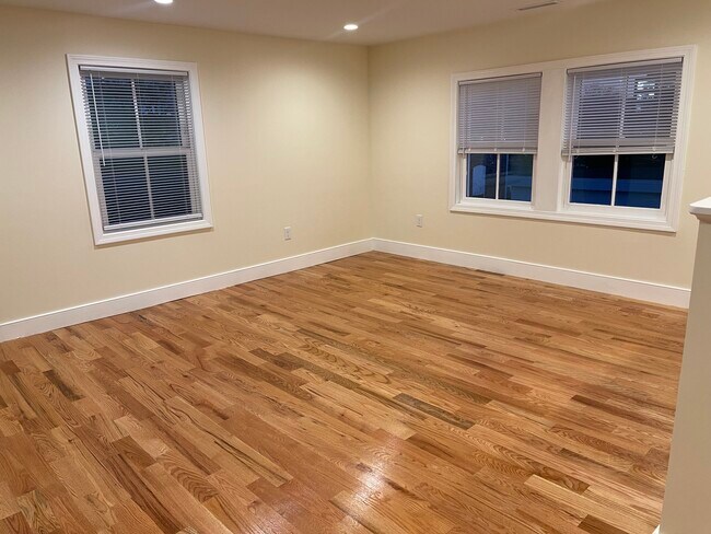 528 Chapel St unit Apartment C, New Haven, CT 06511 - photo 5