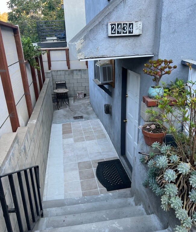 2434 Riverside Place Unit 2434, Los Angeles, CA 90039