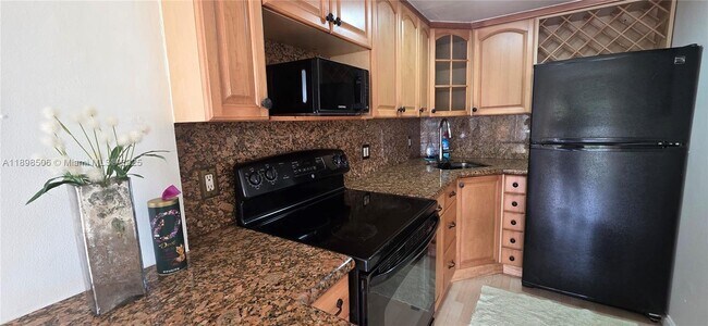 1650 NE 115th St unit 310, Miami, FL 33181 - photo 6