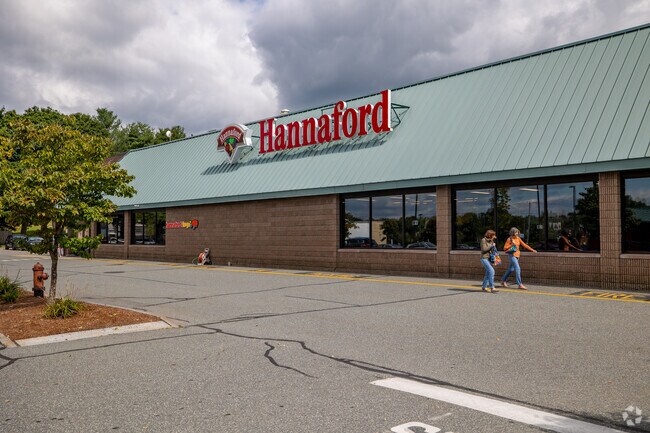 For all of your grocery store needs in the town of Claremont, head over to Hannaford.