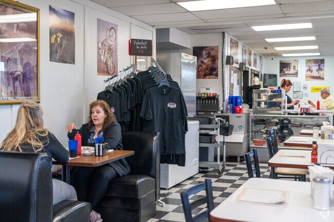 Holeshot Cafe is a great stop for food & coffee along Cooper Ave.