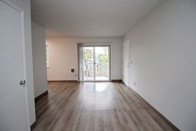 5704 SW Beaverton Hillsdale Hwy unit 1, Portland, OR 97221 - photo 3