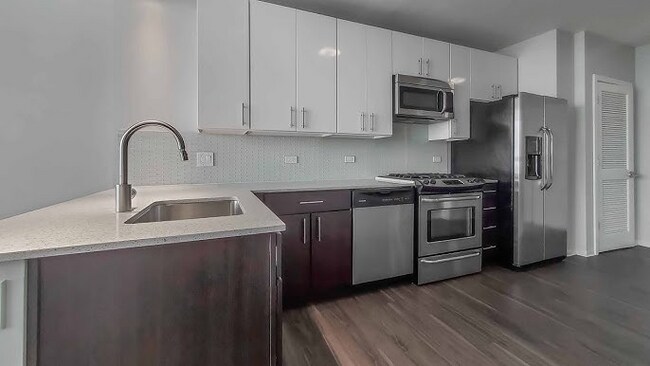 209 S Halsted St, Chicago, IL 60661 - photo 6