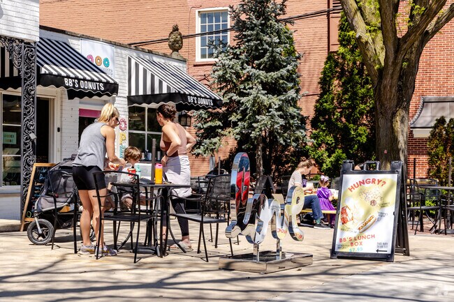BB's Baby Donuts is a charming donut shop with a perfect outdoor seating located in downtown.