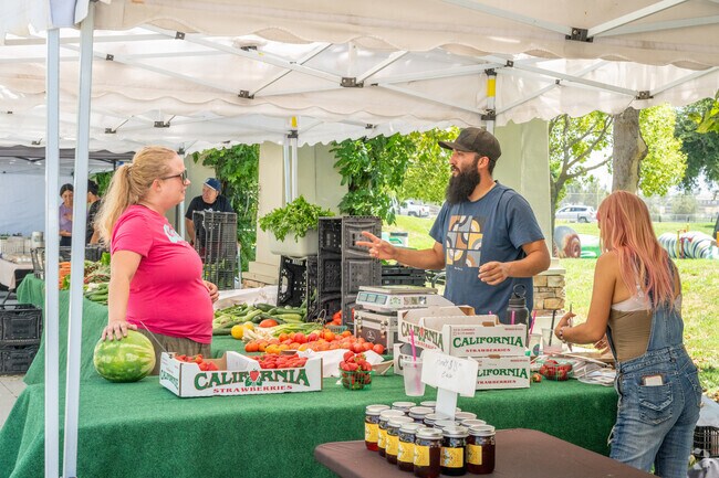 Fontana Farmers' Markets has fresh produce grown locally.