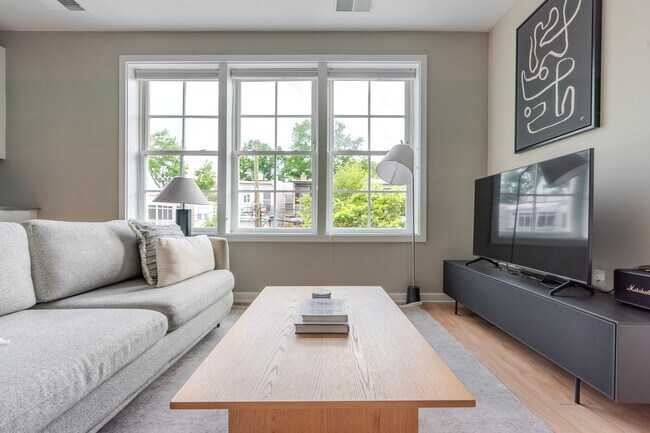 2210 Wisconsin Ave NW unit FL4-ID1226, Washington, DC 20007 - photo 4