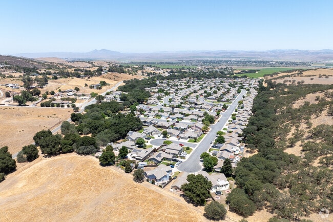 Pine Canyon’s suburban streets back up to open hills and peaceful oak woodlands.