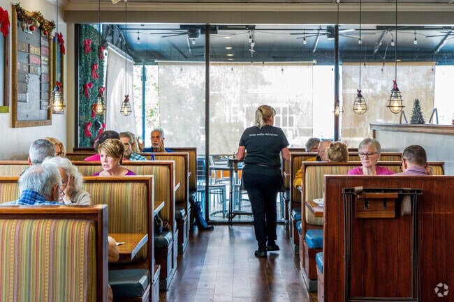 Madfish Grille in lake Sarasota offers fresh seafood to enjoy.