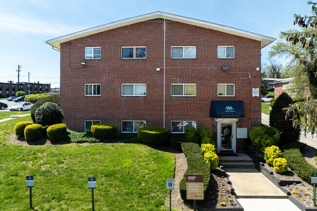 Hunting Hills, Baltimore, MD 21229 - photo 2