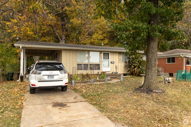 Peerless Park has small ranches with covered carports.