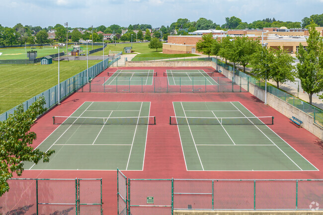 Students of Emmaus High School have 4 tennis courts for the schools' team.