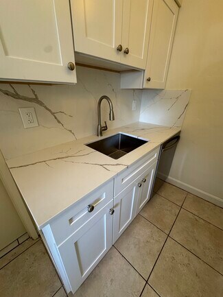 2585 NE 11th Ct, Pompano Beach, FL 33062