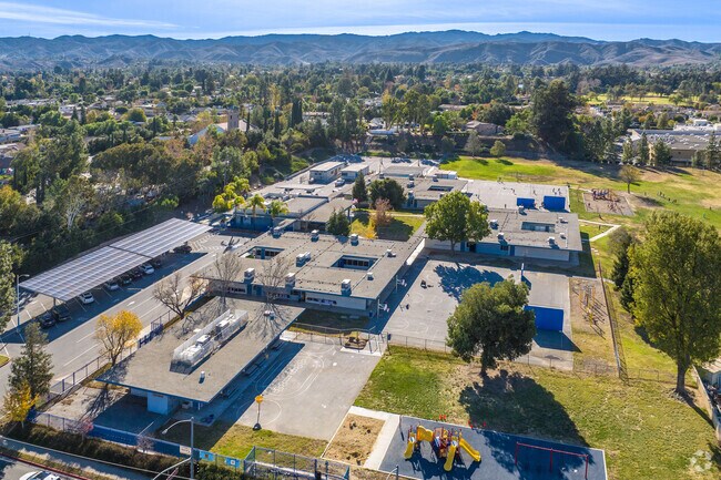 Madera Elementary School serves students from K-6th grade on the west side of Simi Valley, Ca.