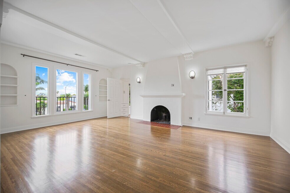 1148 S Stanley Ave unit Upper, Los Angeles, CA 90019 - photo 1