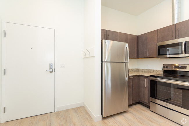 2 BR, 1.5 BA - 920 SF