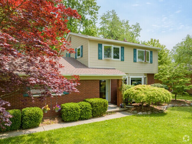 Colonial homes in Riverview feature large front yards and classic architectural details.