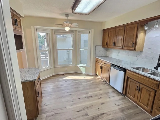 1121 NE Ridgeview Dr, Lees Summit, MO 64086 - photo 4