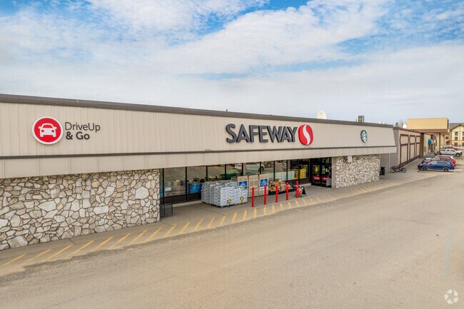 Safeway offers easy grocery shopping with drive-up service in Badger.