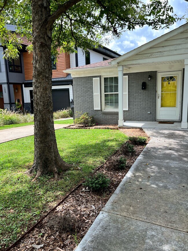 1013 Allen St unit 2, Charlotte, NC 28205 - photo 3