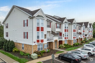 202 Fox Hill Run Dr, Woodbridge, NJ 07095