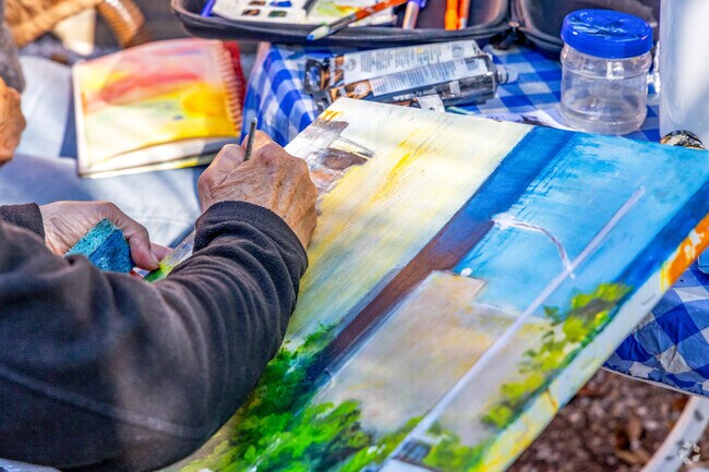 Gulfport neighborhood is an artist town with many artist working outside.