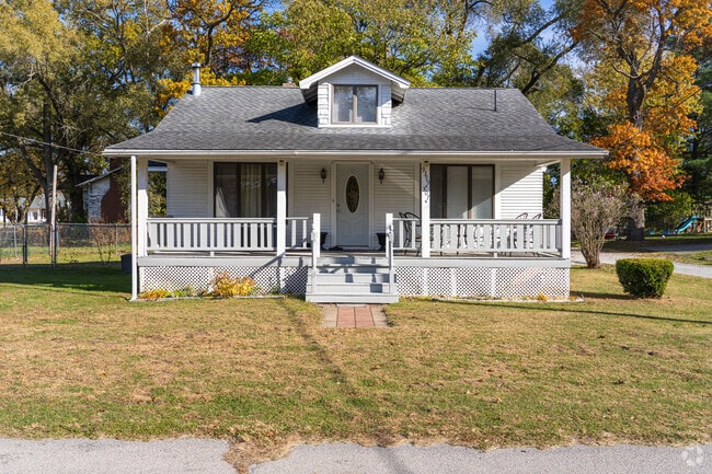 Bungalow-style homes are common in Lake Village.