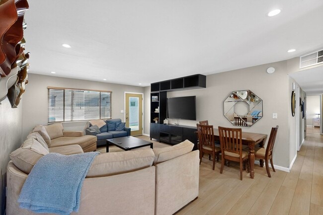 4715 Marquette Ave NE, Albuquerque, NM 87108 - photo 7