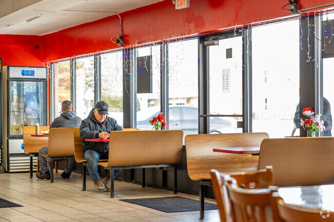 Taqueria El Paraiso is an order-at-the-counter restaurant with plenty of seating.