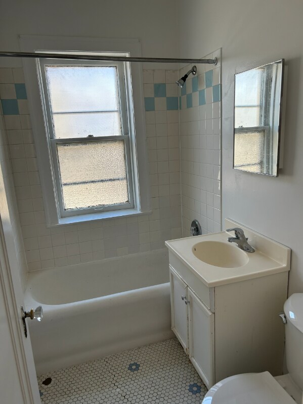 1942 N Whipple St unit 3R, Chicago, IL 60647 - photo 5