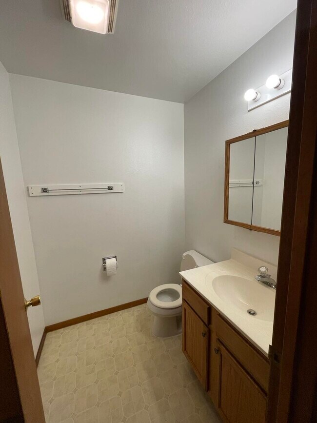 216 E 3rd St unit 2, Winona, MN 55987 - photo 4