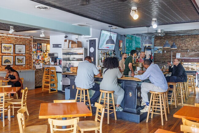 Zella's Pizzeria by Hollin's Market serves authentic Italian foods.