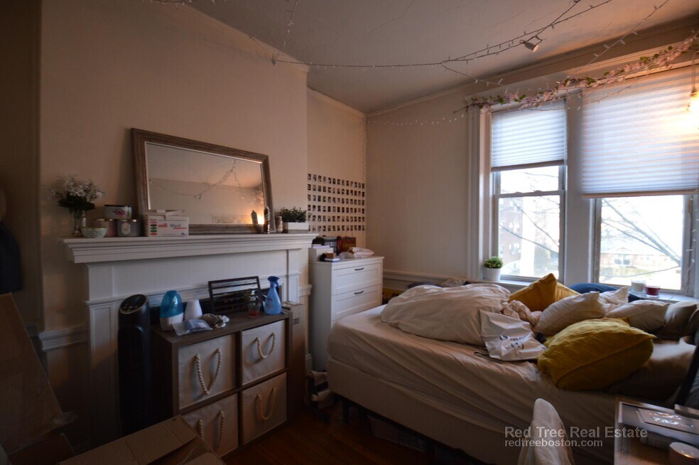 54 Egmont St unit 1, Brookline, MA 02446 - photo 1