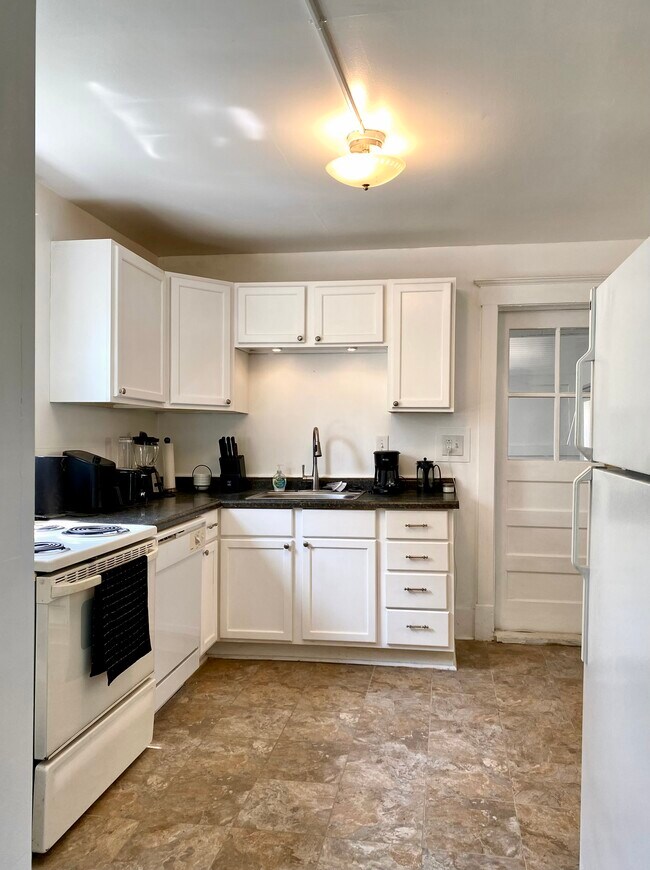 120 Lathrop St, Lansing, MI 48912 - photo 2