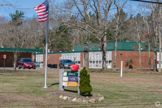 Educational field trips from the George H. Potter Elementary School include museum tours.