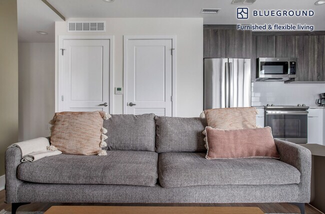 1446 S Grant St unit FL5-ID693, Arlington, VA 22202 - photo 2