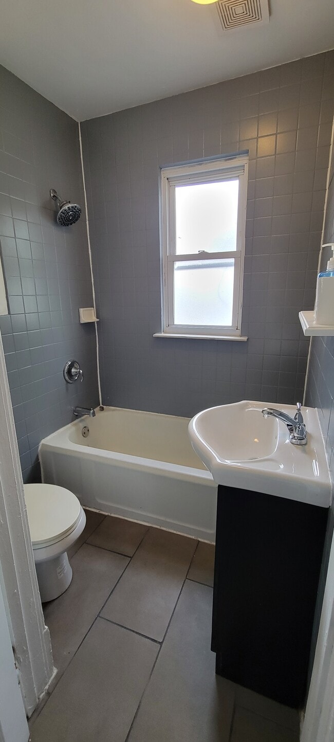 617 W Main St unit 1, Galesburg, IL 61401 - photo 3