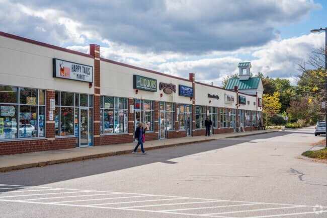 A strip mall of local businesses in Bellingham such as Happy Tails and Sol de Mexico.