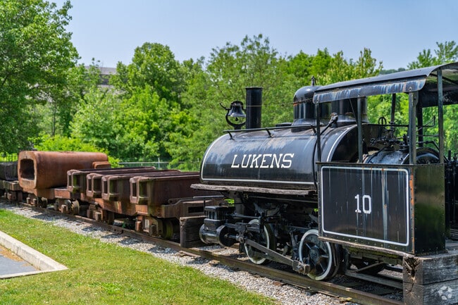 The Luken Steelworks and National Iron & Steel Museum feature historic artifacts.