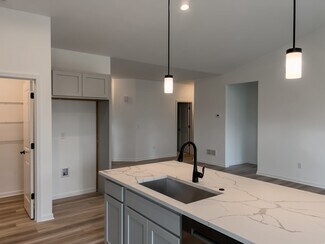 148 Llanos, Cortland, IL 60112