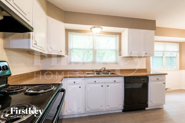 12525 Bay Shore Dr, Florissant, MO 63033 - photo 4