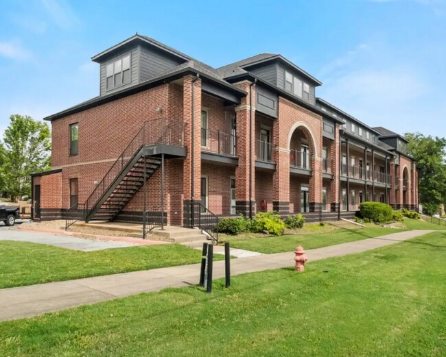 1115 N Leverett Ave unit 302, Fayetteville, AR 72703 - photo 2