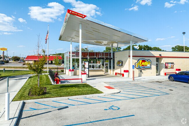 Restaurants line Noland Road on Sycamore’s western edge.