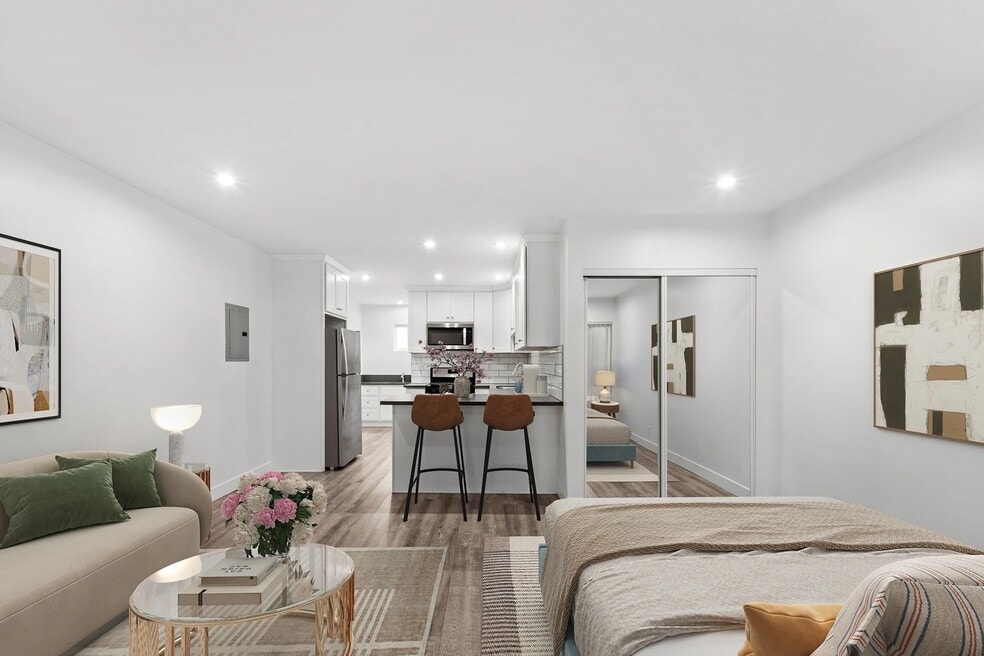 1240 W 29th St unit 7, Los Angeles, CA 90007 - photo 1