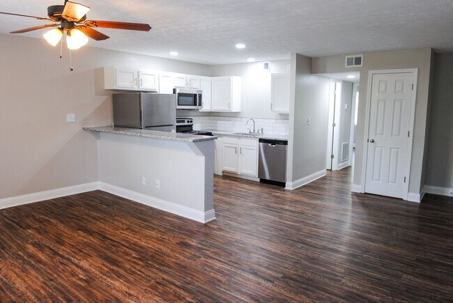 Landing at Tates Creek, Lexington, KY 40517 - photo 4