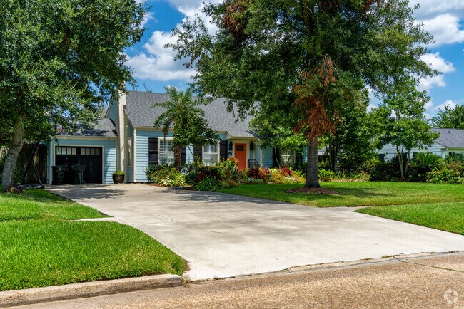 Discover quaint cottage houses nestled in Charpentier Historic District, Lake Charles.
