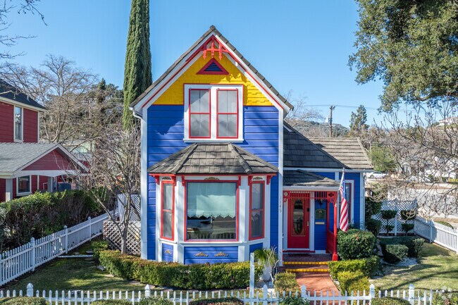 Colorful historic homes can be found in downtown Paso Robles.