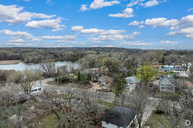 Woods, water, and homes make up a majority of the Battle Creek neighborhood.